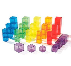 Cubos transparentes multicolores