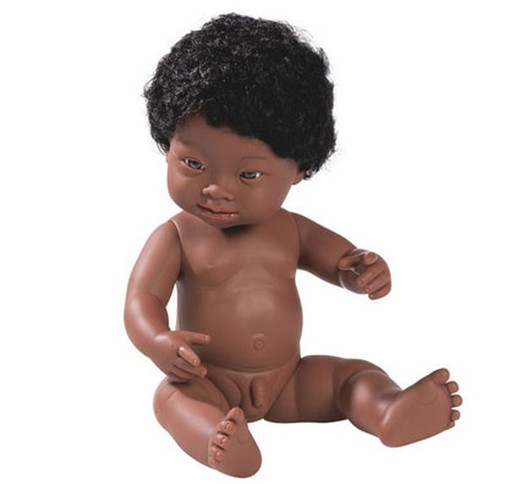 Muñeca inclusiva síndrome de down niño africano