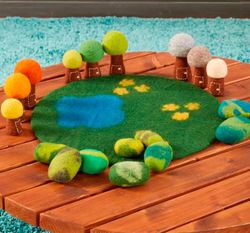 Árboles de estaciones de fieltro