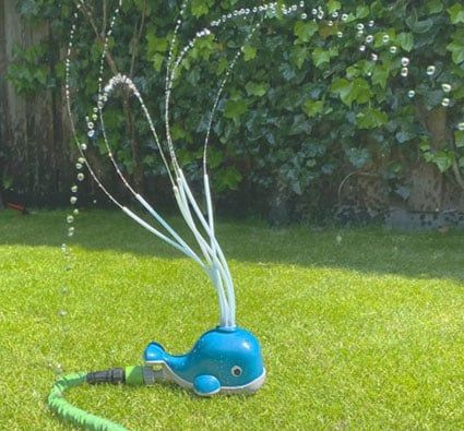 Ballena rociador de agua