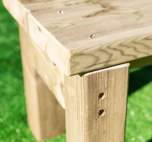 Banco de madera infantil para el patio de exterior