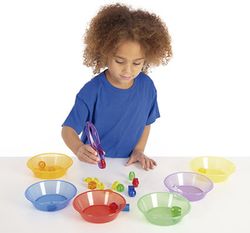 Boles traslucidos de clasificación y juego arcoíris