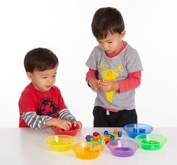 Boles traslucidos de clasificación y juego arcoíris