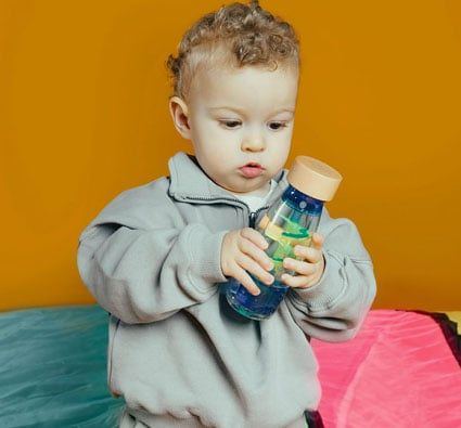 Botella sensorial espiral mágica