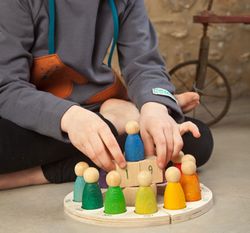 Calendario perpetuo con nins en catalán