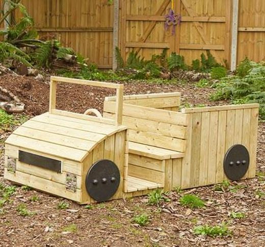 Camión de madera para exterior