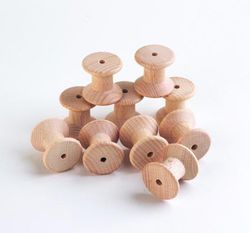 Carretes de madera para juego heurístico
