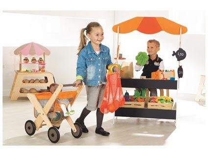 Carrito de supermercado de madera