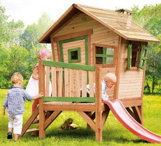 Casita alta con escalera y tobogan
