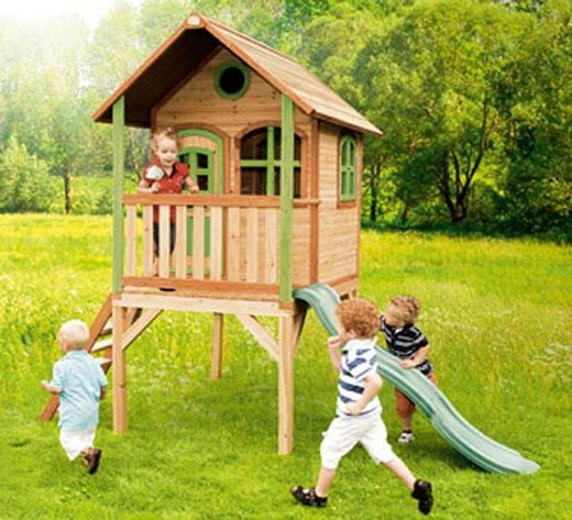 Casita del arbol con porche