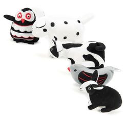 Cesta y juguetes suaves para bebés en blanco y negro contrastes