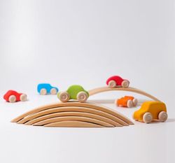 Coches de madera arco iris