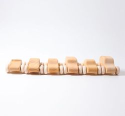 Coches de madera naturales