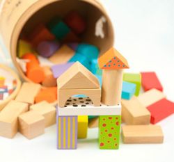Construcción de madera pequeños blocks decorados