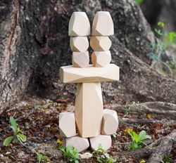 Construcción Rocas los menhires de madera natural
