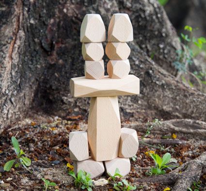 Construcción Rocas los menhires de madera natural