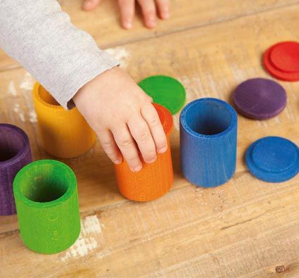 Cubiletes con tapa arcoíris