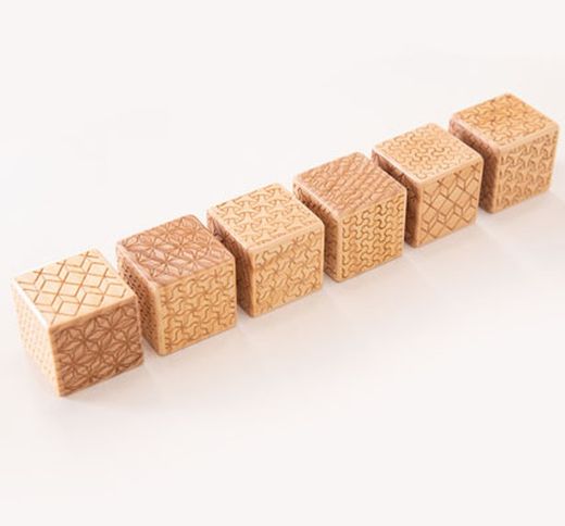 Cubos con patrones de madera