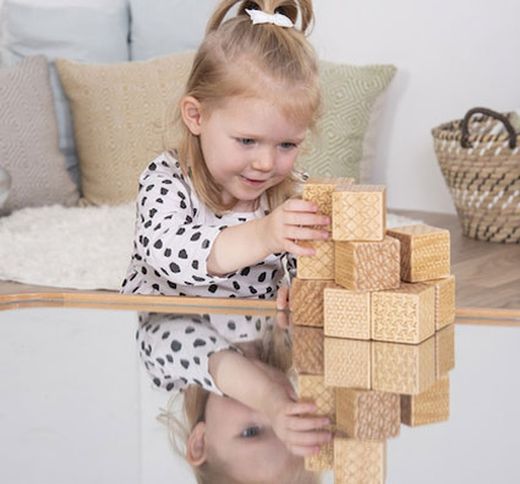 Cubos con patrones de madera