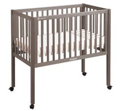 Cuna sobreelevada con barrotes basic