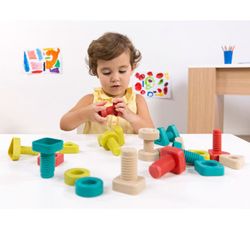 Enroscar y desenroscar con tuercas y tornillos Eco friendly