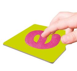 Fichas táctiles sobre las letras y los signos de puntuación