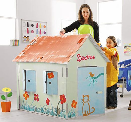 Gran casa de cartón para decorar