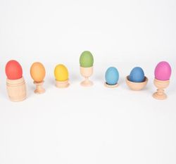 Huevos de madera arcoíris