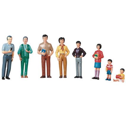 La familia asiática de plastico
