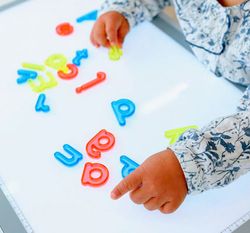Letras traslúcidas minúsculas