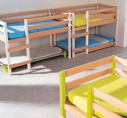 Litera alta de madera maciza con colchones  impermeables