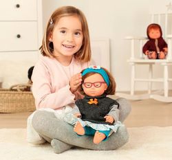 Muñeca europea con gafas de 38cm
