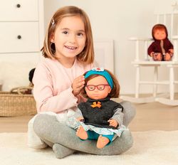 Muñeca europea con gafas de 38cm