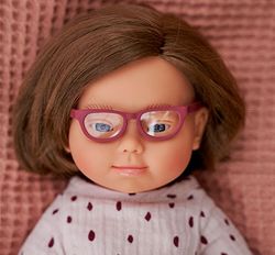 Muñeca europea con gafas de 38cm