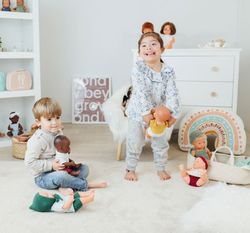 Muñeco bebé asiático con cuerpo blando 32 cm