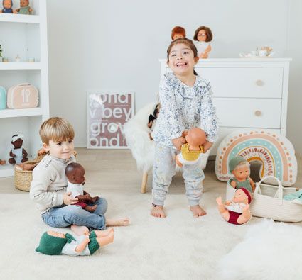 Muñeco bebé asiático con cuerpo blando 32 cm