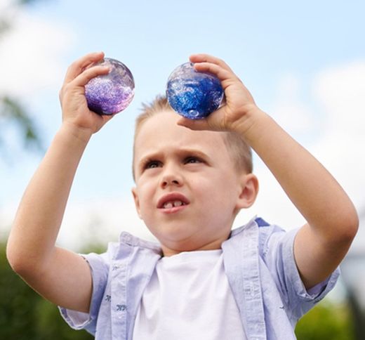 Pelotas de colores con polvo de estrellas