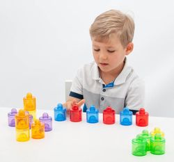 Pequeños botes con tapa traslúcidos