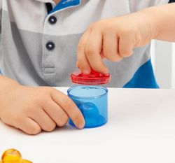 Pequeños botes con tapa traslúcidos