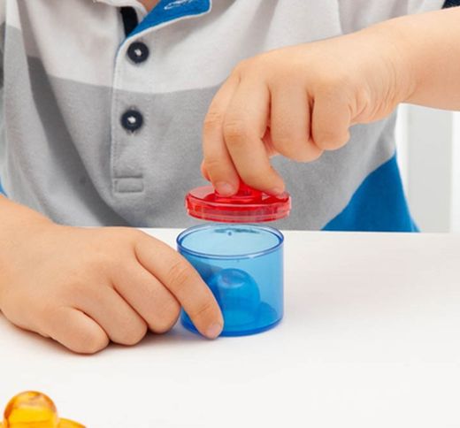 Pequeños botes con tapa traslúcidos