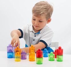 Pequeños botes con tapa traslúcidos