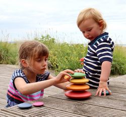 Piedras sensoriales de madera arcoíris