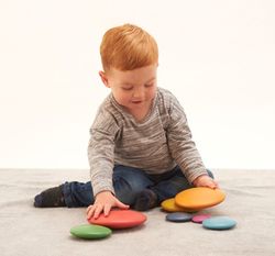 Piedras sensoriales de madera arcoíris