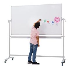 Pizarra blanca con pie y ruedas imantada para rotulador