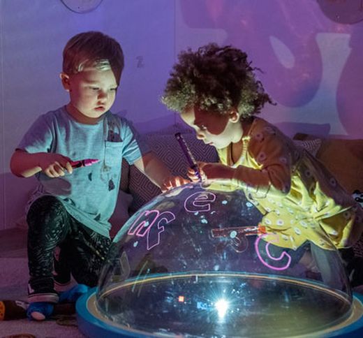 Proyector inmersivo para primeros años Cúpula luminosa