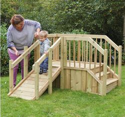 Rampa y escalones de exterior para niños pequeños