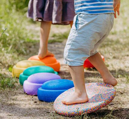 Stapelstein Arcoíris Bloques de movimiento y plataforma de equilibrio 7 piezas