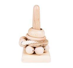 Torre de anillas variadas materiales naturales