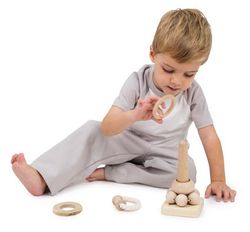 Torre de anillas variadas materiales naturales